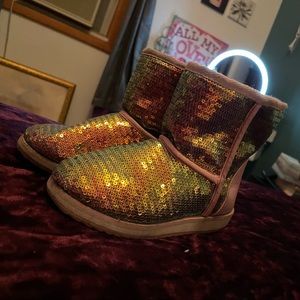 Wonder Nation - Girls 10 Holographic Sequin Fur Boots (ugg style)